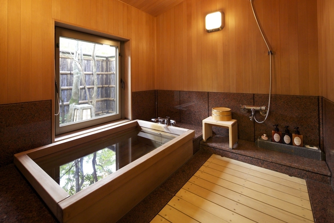 Imagen de la habitación del Hotel Ryotei Hanzuiryo. Foto 11
