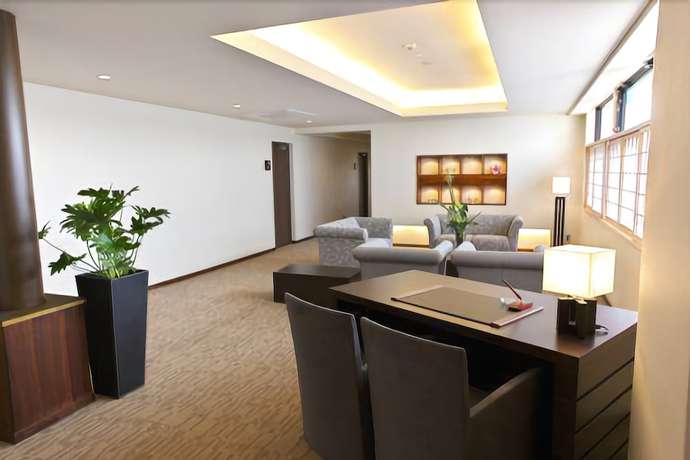 Imagen de los interiores del Hotel Ryotei Matsuya Honkan Suizenji. Foto 15