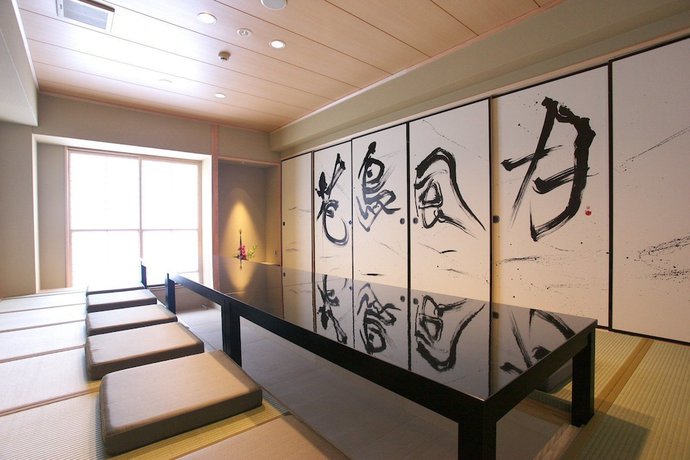 Imagen de los interiores del Hotel Ryotei Matsuya Honkan Suizenji. Foto 16