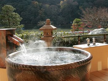 Imagen de la piscina del Hotel Ryotei Rangetsu. Foto 16