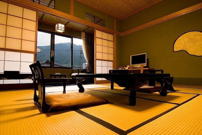 Imagen de la habitación del Hotel Ryotei Takano. Foto 10