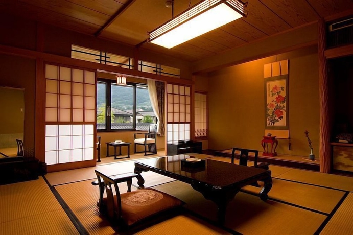 Imagen de la habitación del Hotel Ryotei Takano. Foto 11