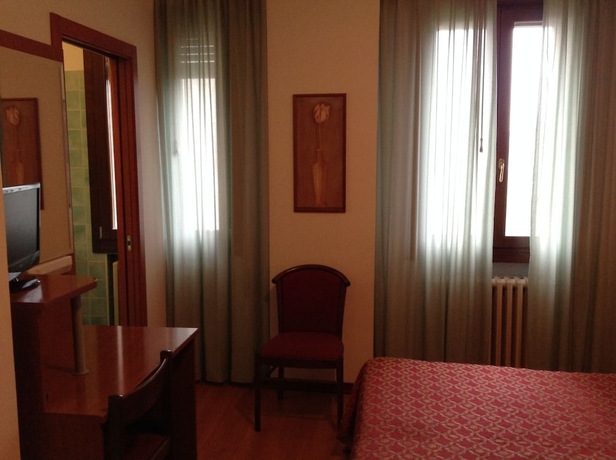 Imagen de la habitación del Hotel S. Antonio. Foto 6