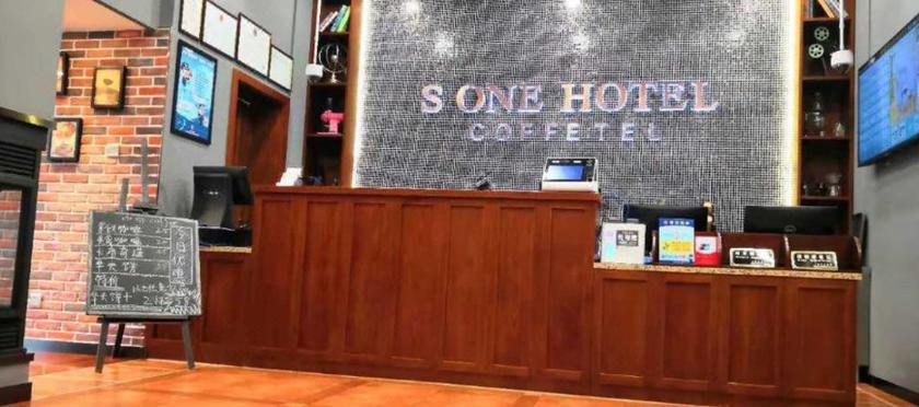Imagen de los interiores del Hotel S ONE HOTEL. Foto 15