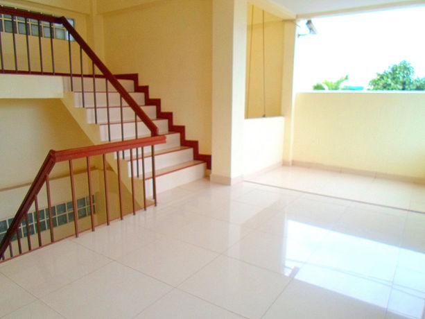 Imagen de los interiores del Hotel S Vittayakorn Apartment. Foto 15