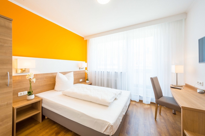 Imagen de la habitación del Hotel S16. Foto 3