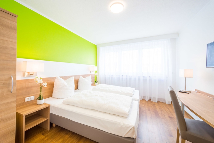 Imagen de la habitación del Hotel S16. Foto 4