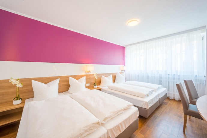 Imagen de la habitación del Hotel S16. Foto 7