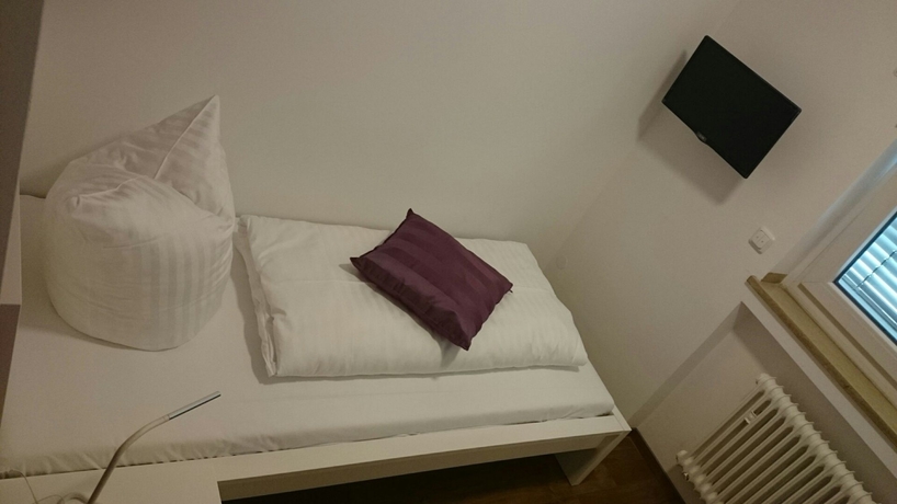 Imagen de la habitación del Hotel S16. Foto 8