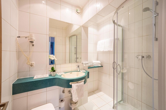 Imagen de la habitación del Hotel S16. Foto 9