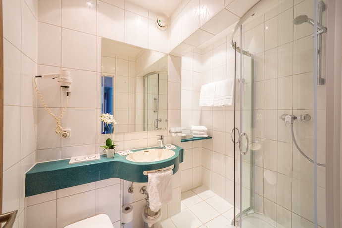 Imagen de la habitación del Hotel S16. Foto 10