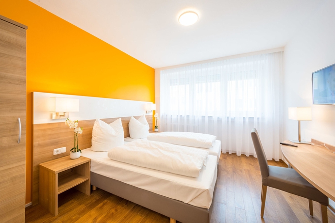 Imagen de la habitación del Hotel S16. Foto 11