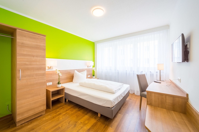 Imagen de la habitación del Hotel S16. Foto 12