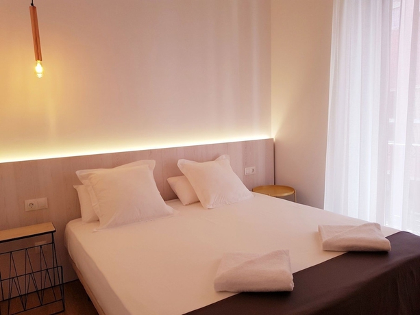 Imagen de la habitación del Hotel S30 Reina Victoria Suites. Foto 5