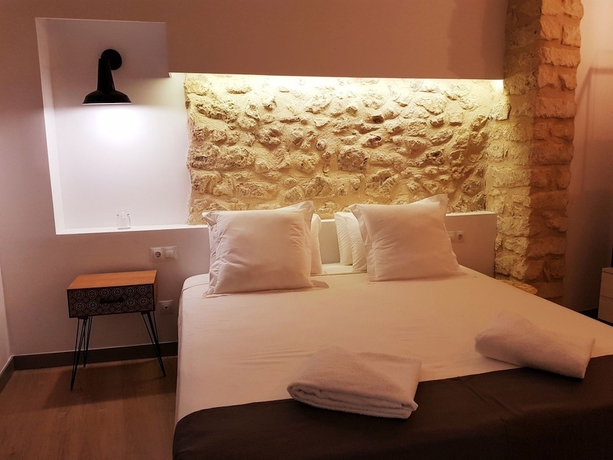 Imagen de la habitación del Hotel S30 Reina Victoria Suites. Foto 7