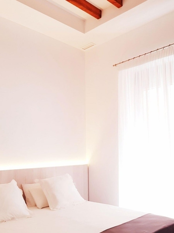 Imagen de la habitación del Hotel S30 Reina Victoria Suites. Foto 8