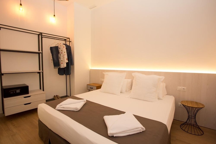 Imagen de la habitación del Hotel S30 Reina Victoria Suites. Foto 14