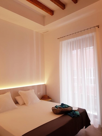 Imagen de la habitación del Hotel S30 Reina Victoria Suites. Foto 18