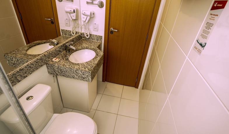 Imagen de la habitación del Hotel S4. Foto 14