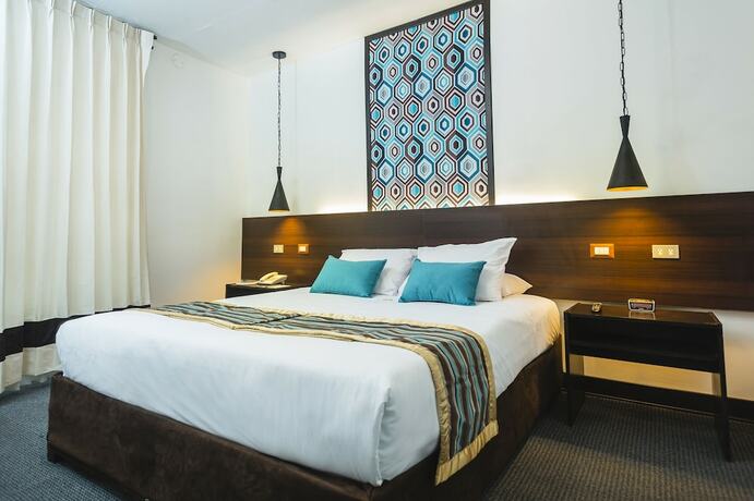 Imagen de la habitación del Hotel SACHA CENTRIC. Foto 18
