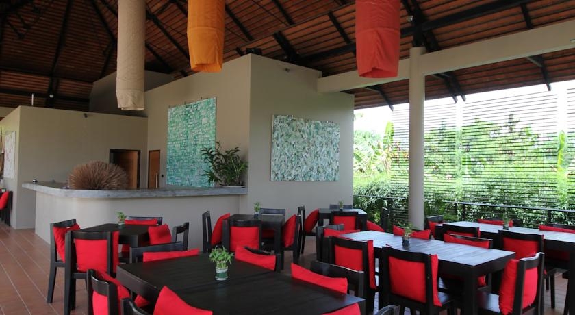 Imagen del bar/restaurante del Hotel SAMANEA RESORT KHAO YAI. Foto 2
