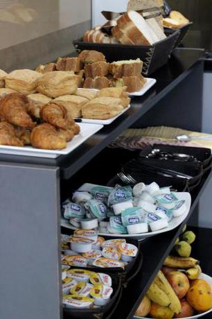 Imagen general del Hotel SAMAR&Aacute;N SUITES. Foto 10