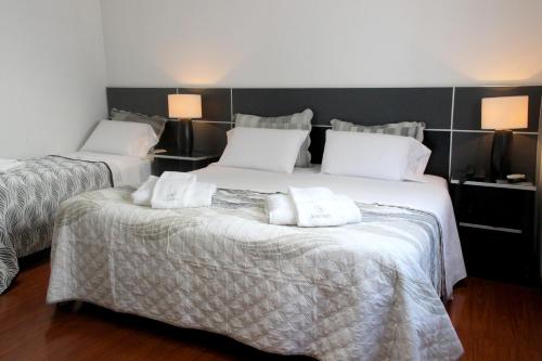 Imagen de la habitación del Hotel SAMAR&Aacute;N SUITES. Foto 17