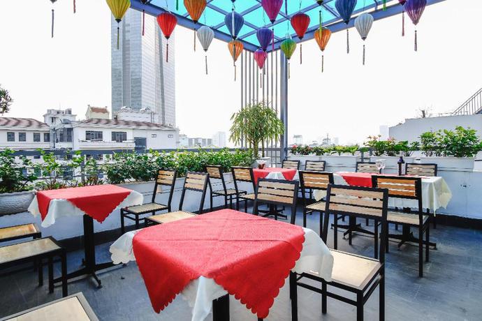 Imagen del bar/restaurante del Hotel SAMMY LUXURY HOTEL. Foto 2
