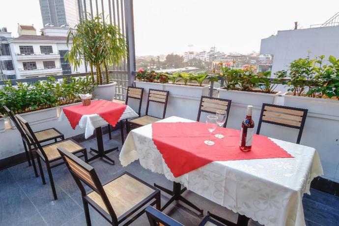 Imagen del bar/restaurante del Hotel SAMMY LUXURY HOTEL. Foto 3