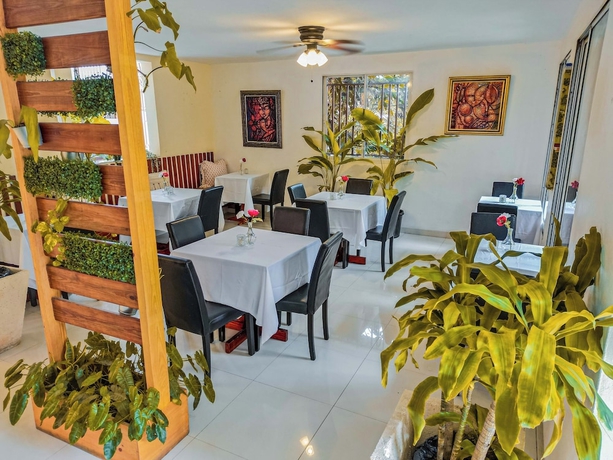 Imagen del bar/restaurante del Hotel SAMS. Foto 5