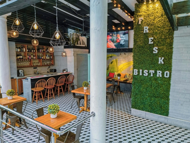 Imagen del bar/restaurante del Hotel SAMS. Foto 6