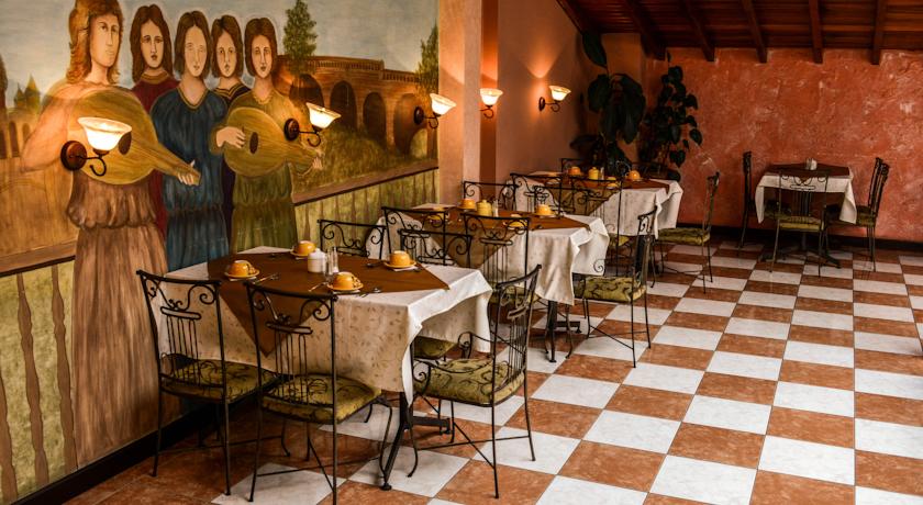 Imagen del bar/restaurante del Hotel SAN ANDRES, Cuenca. Foto 2