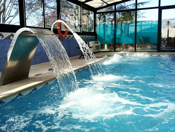 Imagen de la piscina del Hotel SAN MILLAN HOTEL. Foto 10