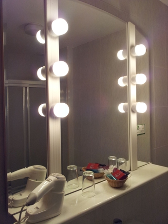 Imagen de la habitación del Hotel SAN MILLAN HOTEL. Foto 6