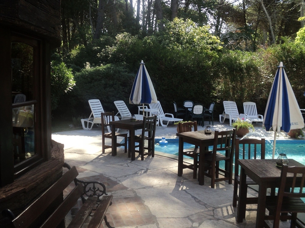 Imagen de la piscina del Hotel SAN REMO VILLA CORRAL APARTS. Foto 14