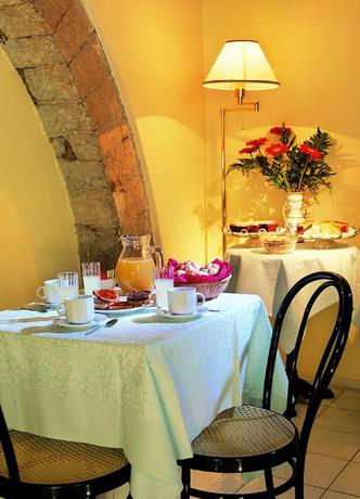 Imagen del bar/restaurante del Hotel SAN RUFINO. Foto 2