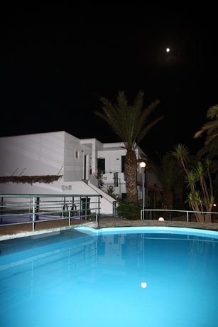Imagen de la piscina del Hotel SANDY BEACH (EX AKTI MANOS). Foto 12