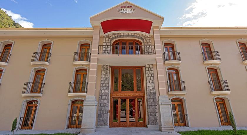 Imagen de los exteriores del Hotel SANGAY. Foto 8