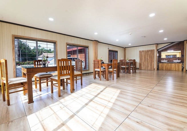 Imagen del bar/restaurante del Hotel SANJEEVINI AYURVEDA AND YOGA RETREAT. Foto 4