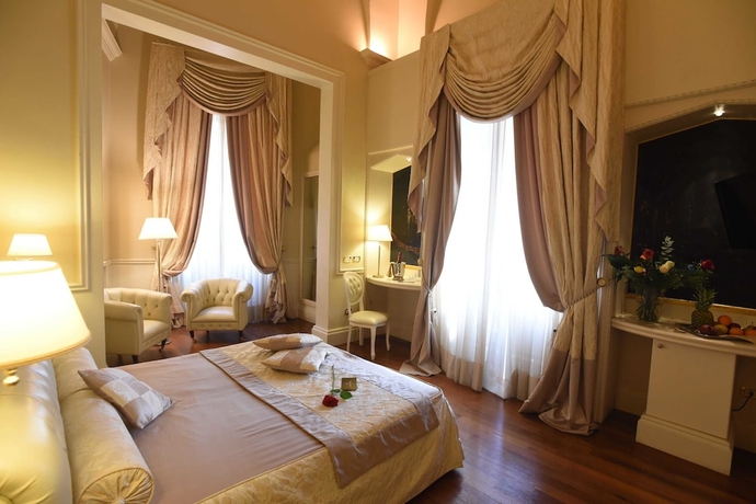 Imagen de la habitación del Hotel SANTA CHIARA SUITE HOTEL & SPA. Foto 2