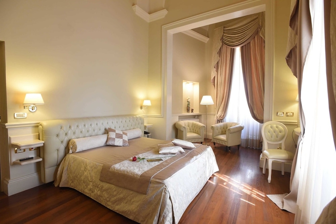 Imagen de la habitación del Hotel SANTA CHIARA SUITE HOTEL & SPA. Foto 3
