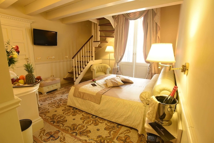 Imagen de la habitación del Hotel SANTA CHIARA SUITE HOTEL & SPA. Foto 5