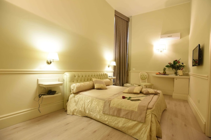 Imagen de la habitación del Hotel SANTA CHIARA SUITE HOTEL & SPA. Foto 6