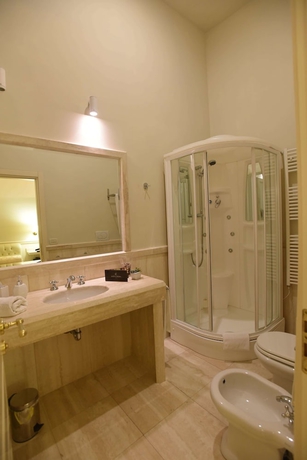 Imagen de la habitación del Hotel SANTA CHIARA SUITE HOTEL & SPA. Foto 7