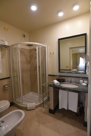 Imagen de la habitación del Hotel SANTA CHIARA SUITE HOTEL & SPA. Foto 8