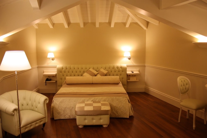 Imagen de la habitación del Hotel SANTA CHIARA SUITE HOTEL & SPA. Foto 11