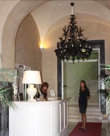 Imagen de los interiores del Hotel SANTA CHIARA SUITE HOTEL & SPA. Foto 15