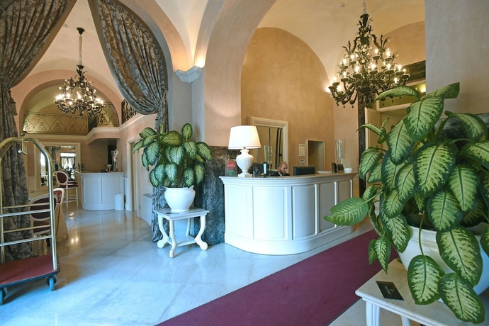 Imagen de los interiores del Hotel SANTA CHIARA SUITE HOTEL & SPA. Foto 16
