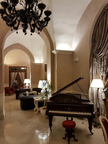 Imagen de los interiores del Hotel SANTA CHIARA SUITE HOTEL & SPA. Foto 19
