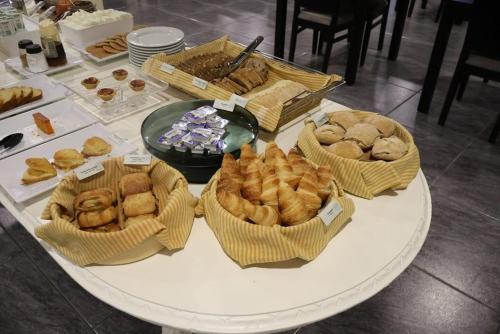 Imagen del bar/restaurante del Hotel SANTHYAGO TROFA. Foto 2